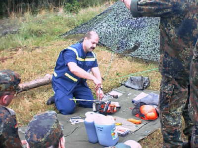 Kettens�gen-Ausbildung mit THW Naila